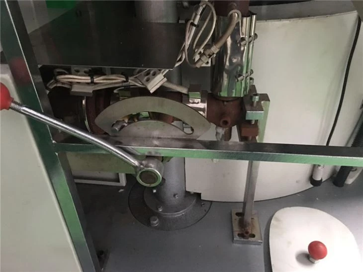 Plastic cap compression molding machine for water lids4